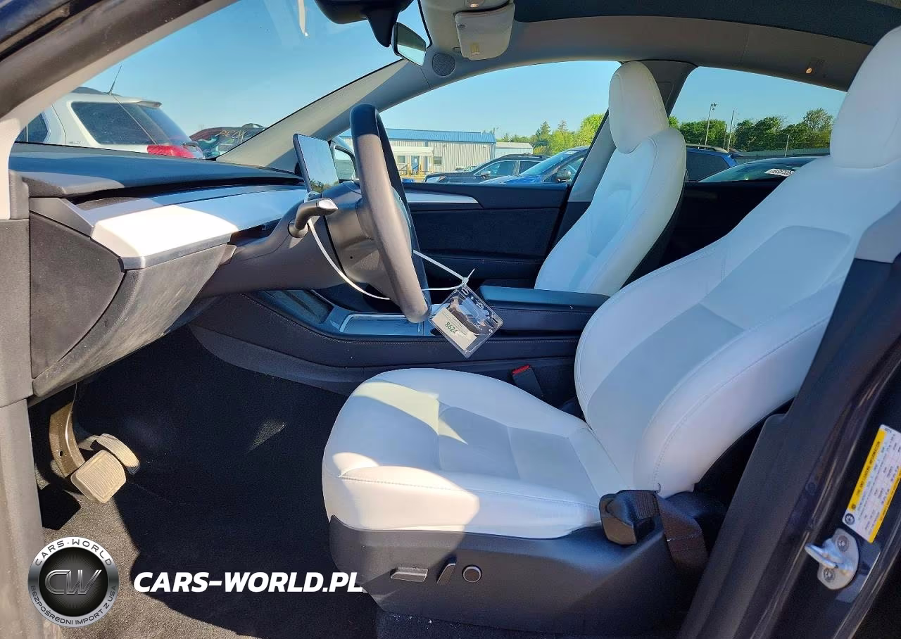 2023 Tesla Model Y VIN:7SAYGDEE4PF832210 - 7