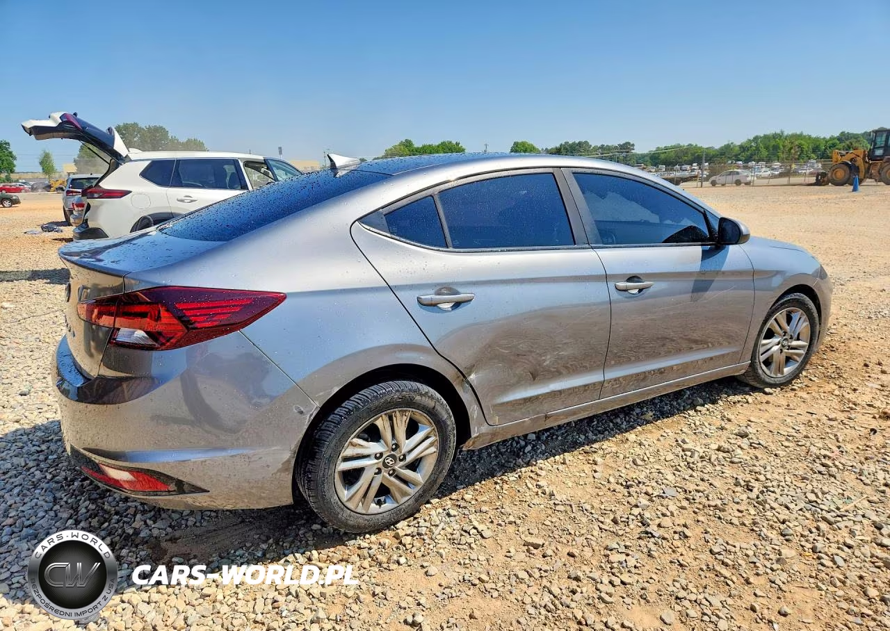 2019 Hyundai Elantra Sel VIN:5NPD84LF3KH446831 - 3