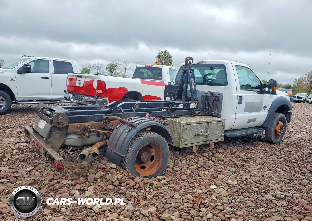 2014 Ford F550 Super Duty VIN:1FDUF5HT2EEA49301 - 3