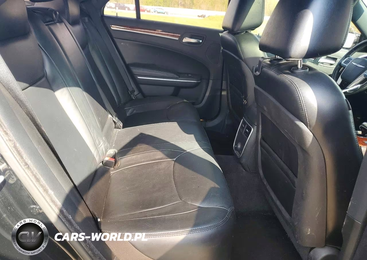 2014 Chrysler 300 VIN:2C3CCAAG3EH343334 - 10