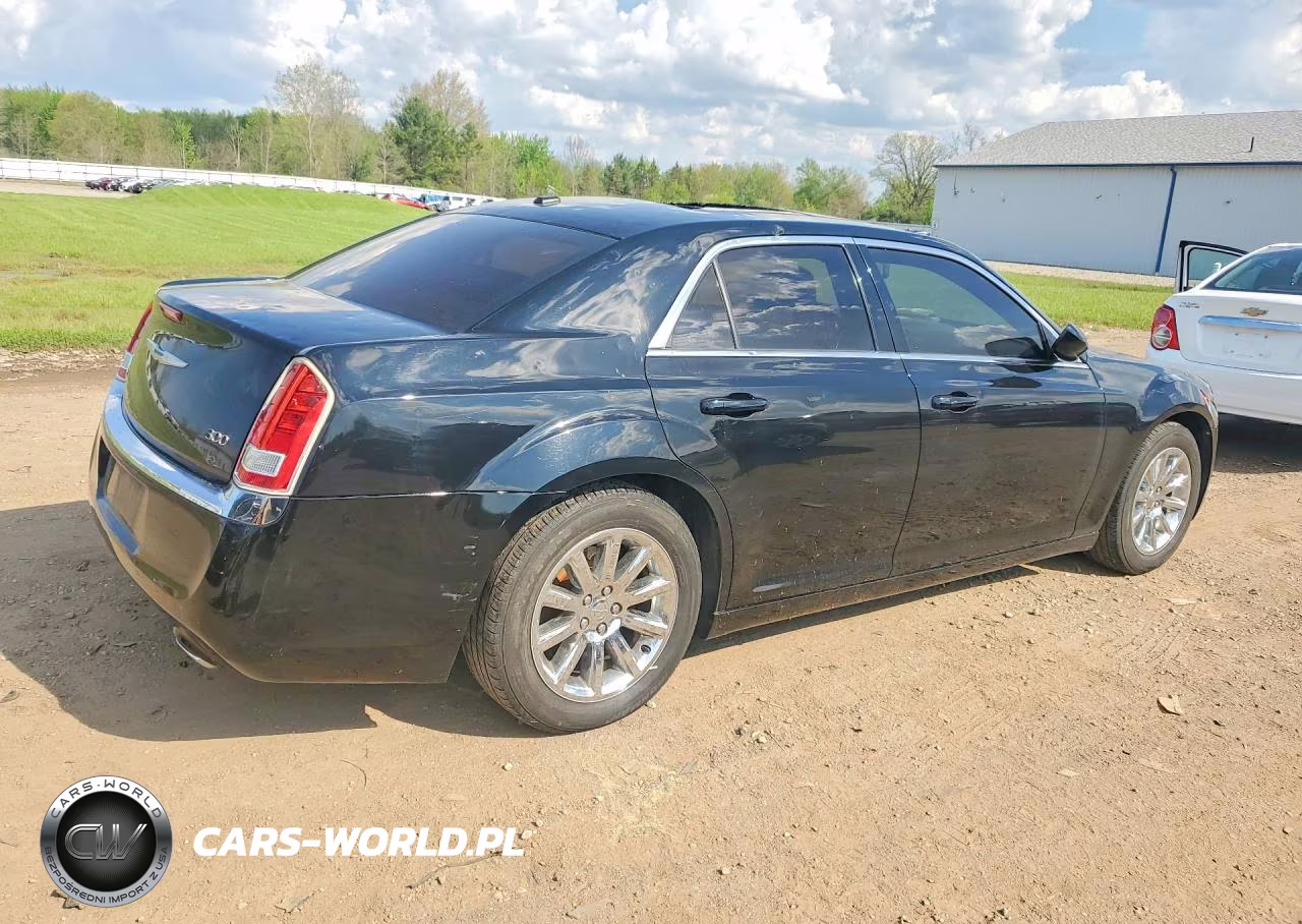 2014 Chrysler 300 VIN:2C3CCAAG3EH343334 - 3