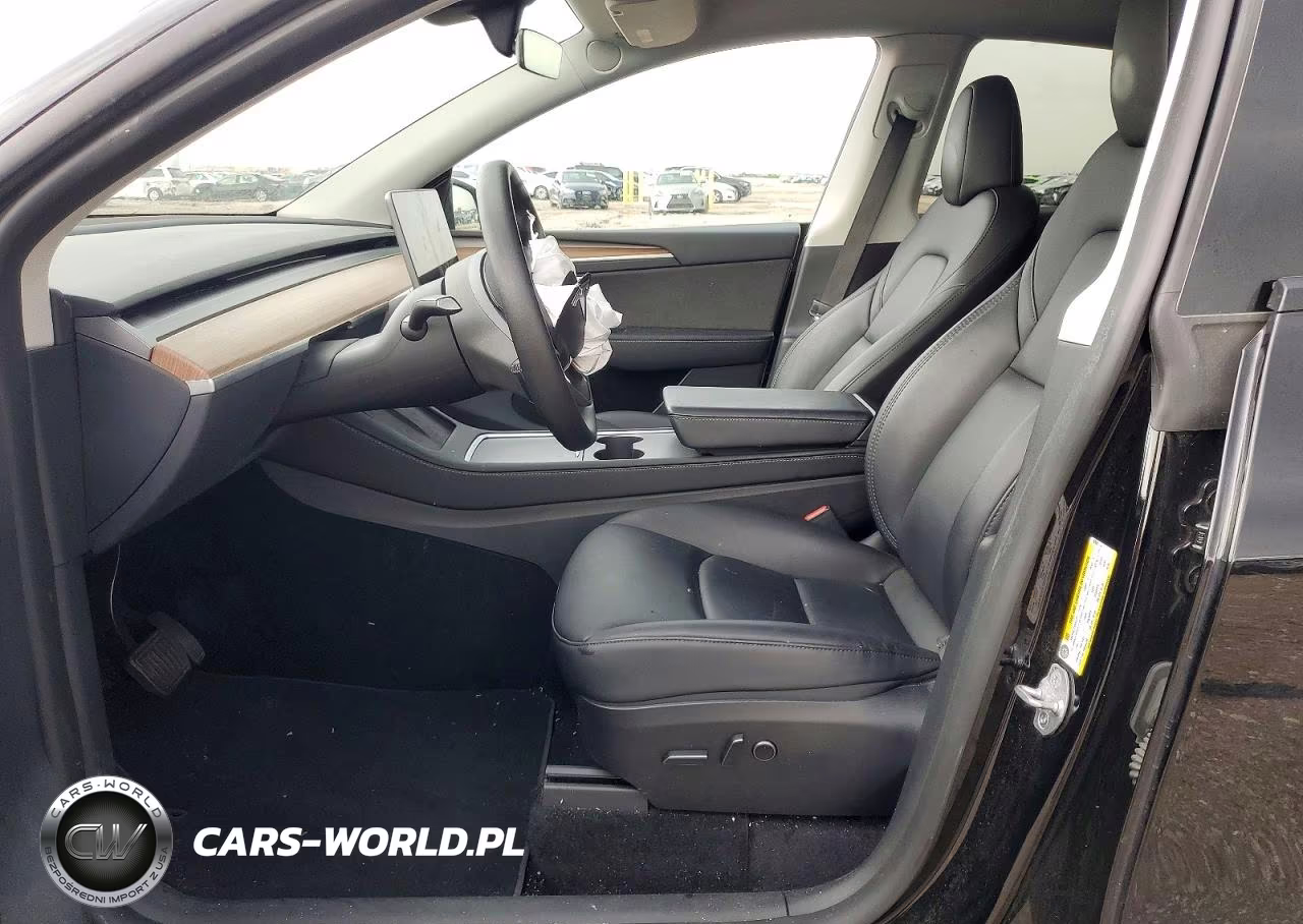 2023 Tesla Model Y VIN:7SAYGAEE5PF926823 - 7