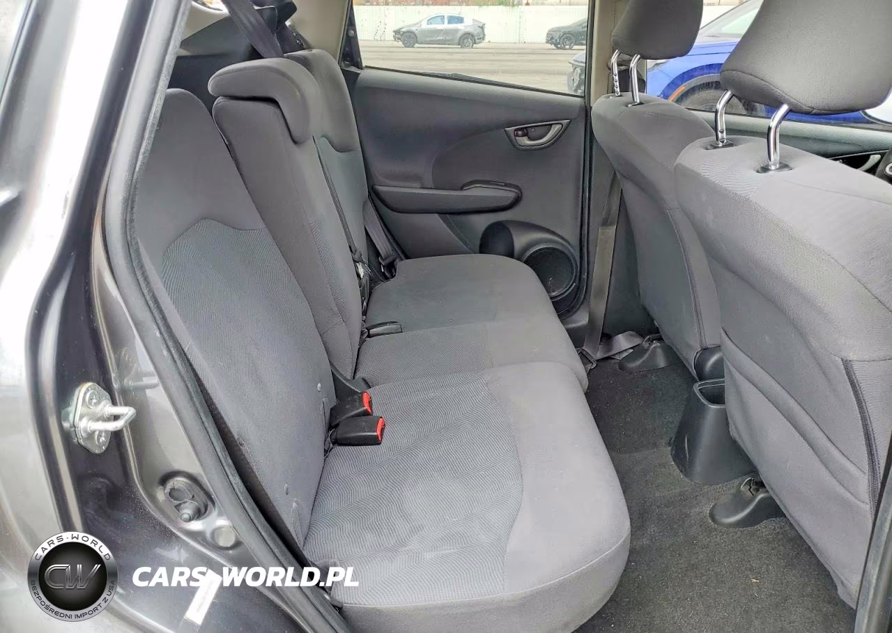 2013 Honda Fit VIN:JHMGE8H33DC050293 - 10