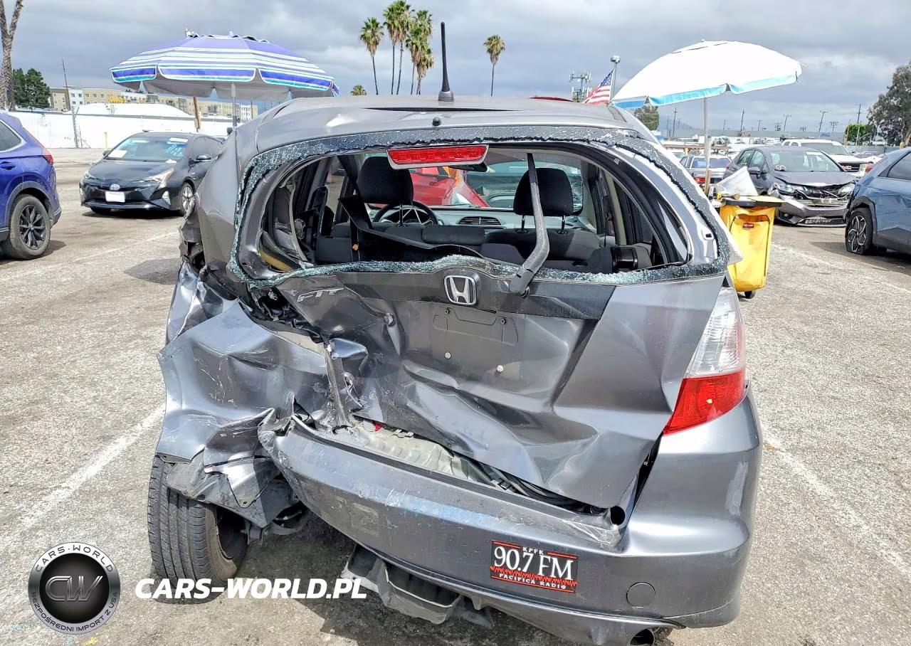 2013 Honda Fit VIN:JHMGE8H33DC050293 - 6