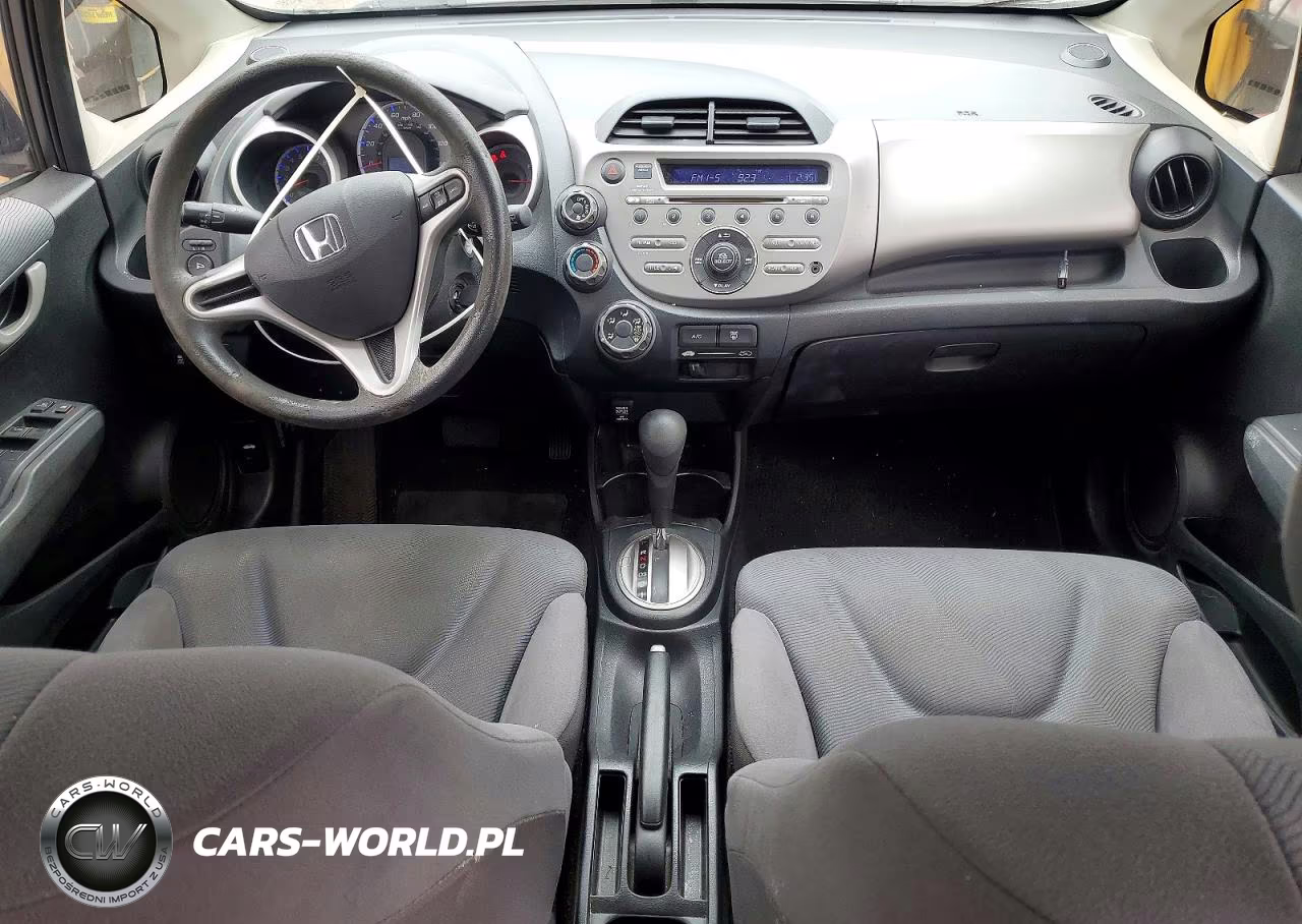 2013 Honda Fit VIN:JHMGE8H33DC050293 - 8
