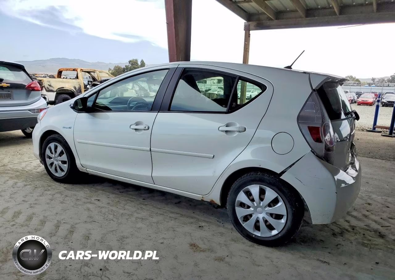 2013 Toyota Prius C Two VIN:JTDKDTB31D1542889 - 2
