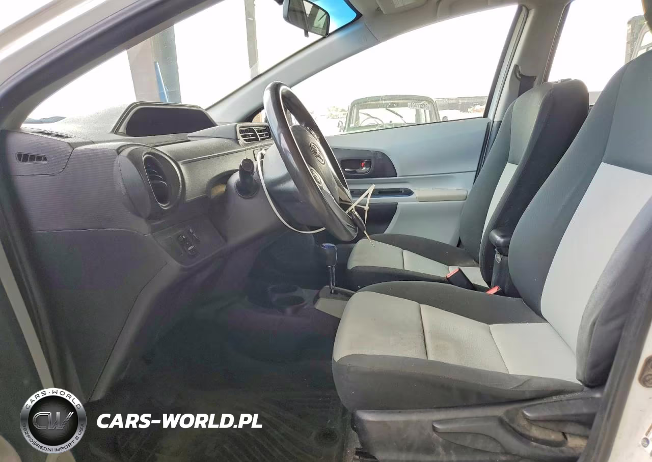2013 Toyota Prius C Two VIN:JTDKDTB31D1542889 - 7