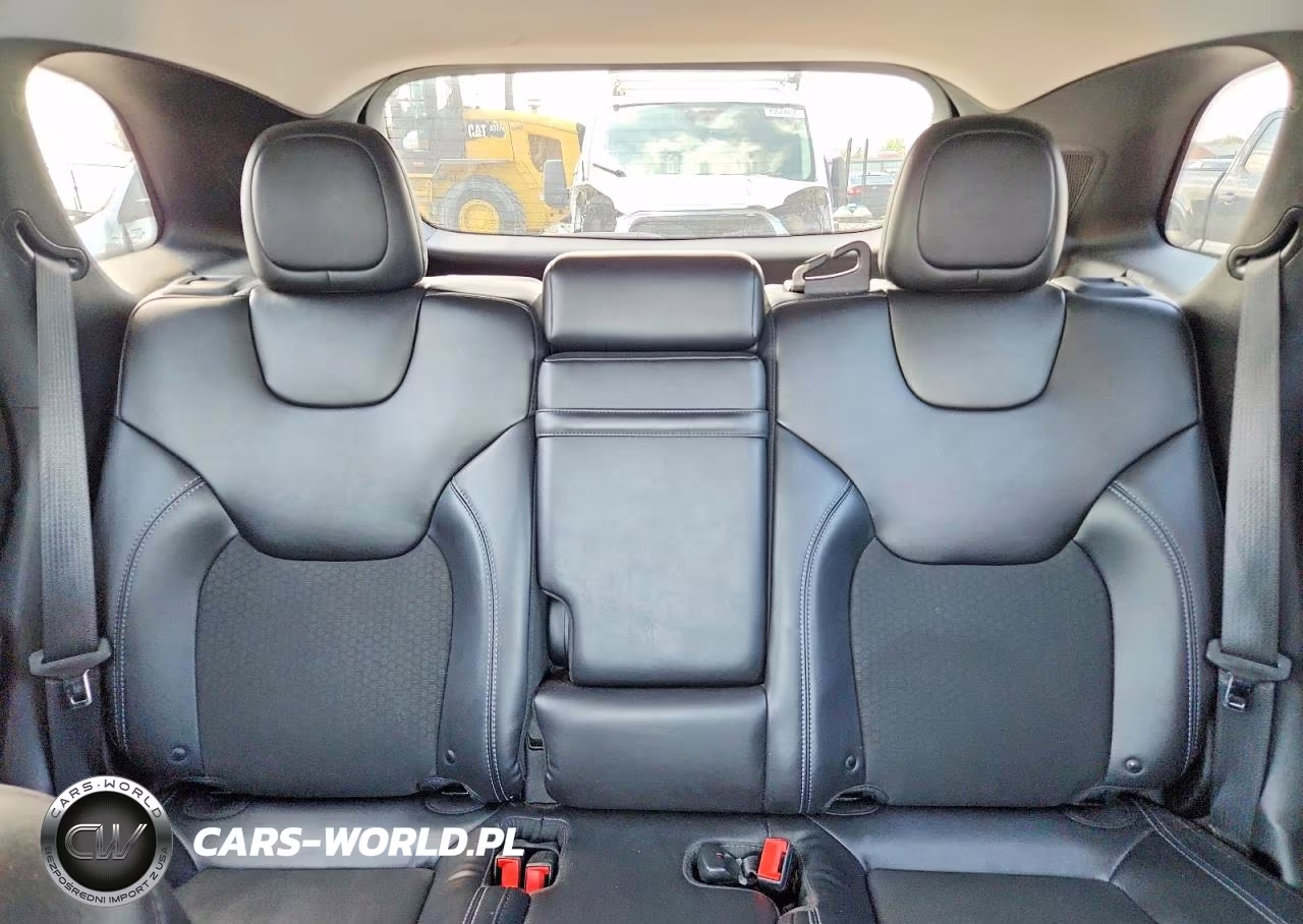2019 Jeep Cherokee Latitude Plus VIN:1C4PJMLB8KD367451 - 10
