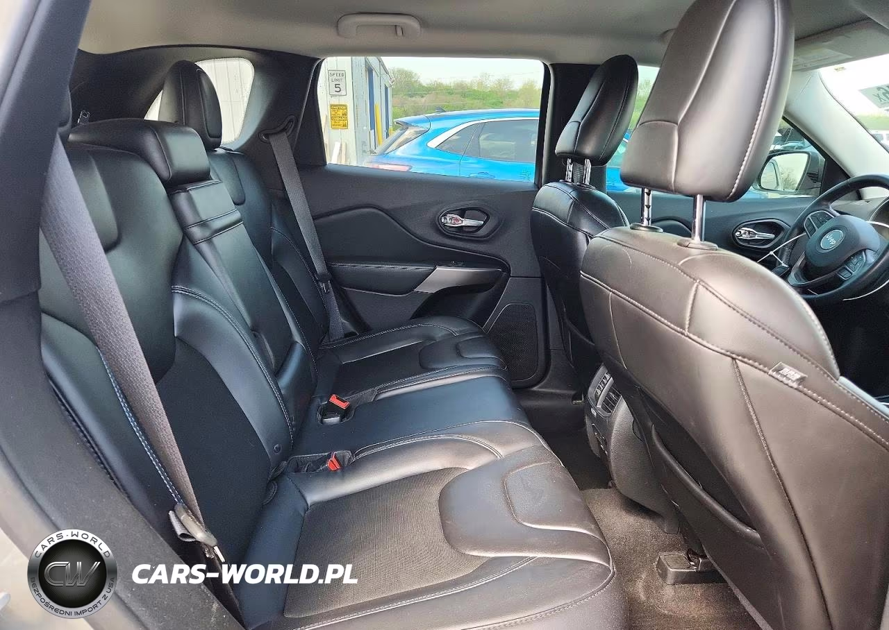 2019 Jeep Cherokee Latitude Plus VIN:1C4PJMLB8KD367451 - 11