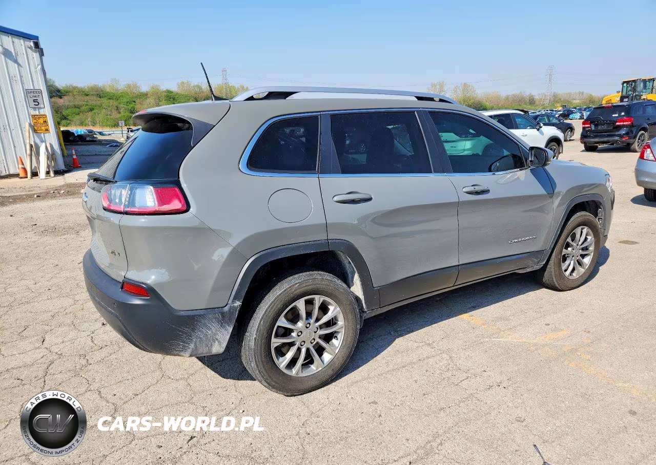 2019 Jeep Cherokee Latitude Plus VIN:1C4PJMLB8KD367451 - 3
