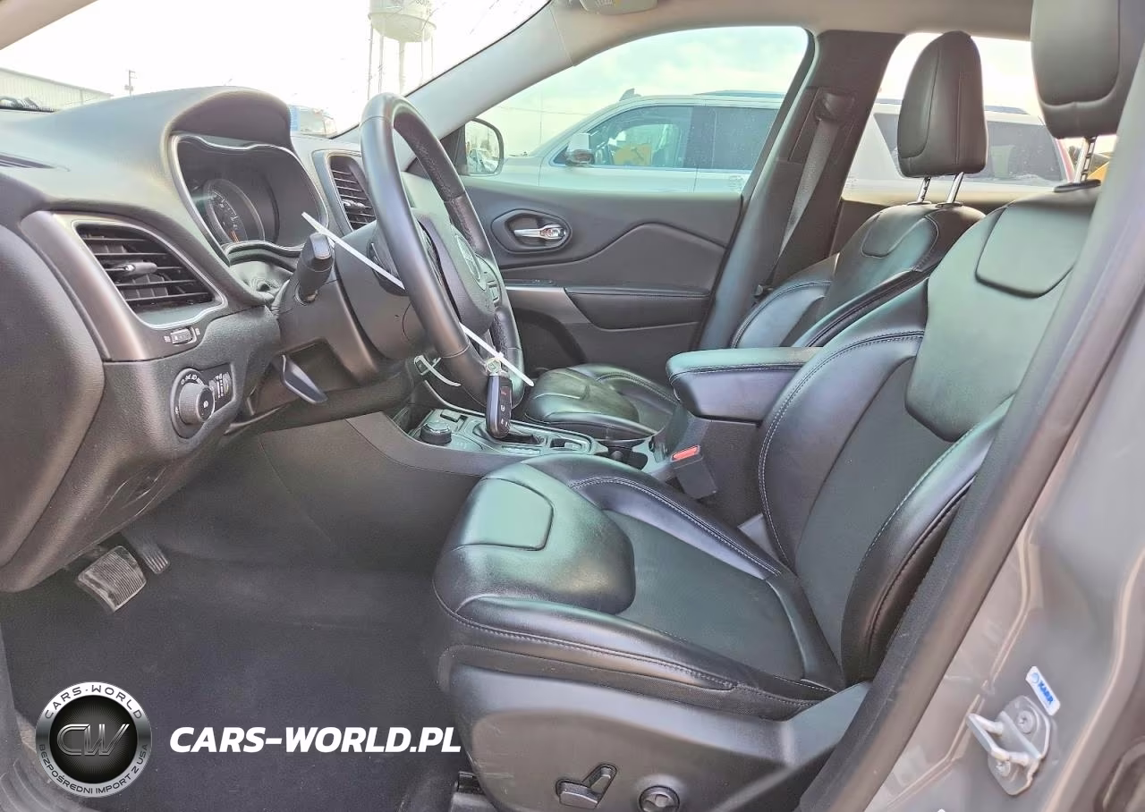 2019 Jeep Cherokee Latitude Plus VIN:1C4PJMLB8KD367451 - 7
