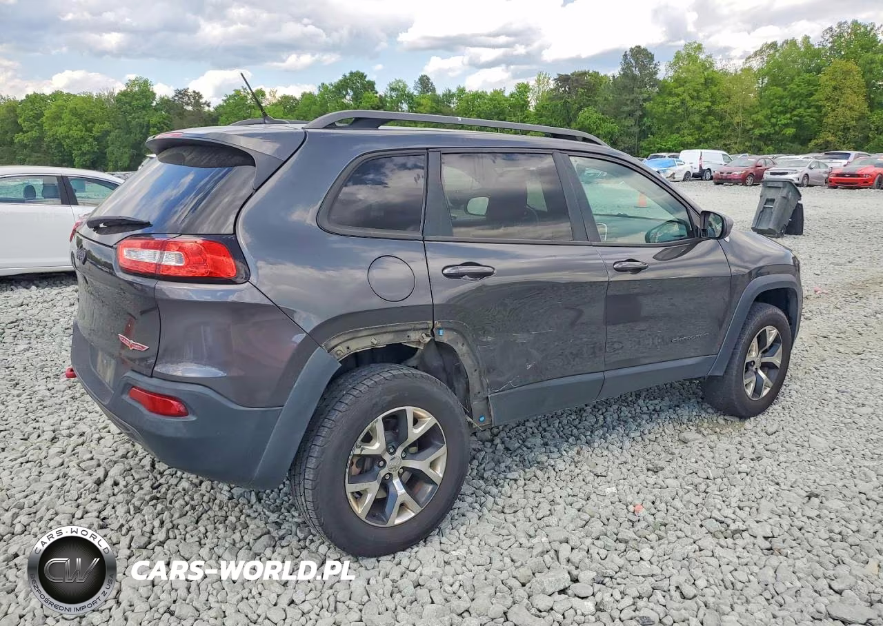 2015 Jeep Cherokee Trailhawk VIN:1C4PJMBS8FW786198 - 3