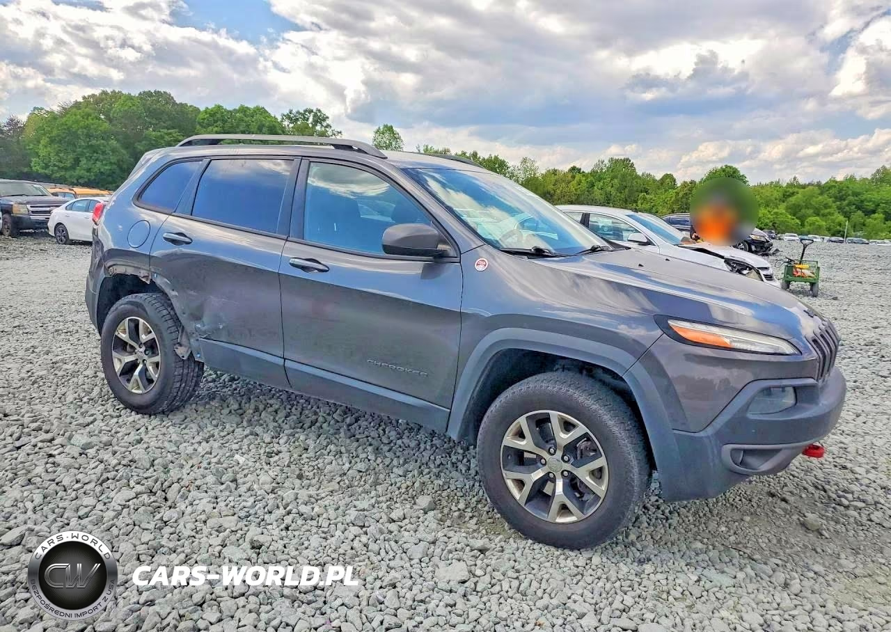 2015 Jeep Cherokee Trailhawk VIN:1C4PJMBS8FW786198 - 4