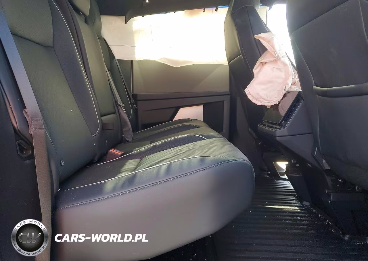 2025 Tesla Cybertruck VIN:7G2CEHED8SA066593 - 10