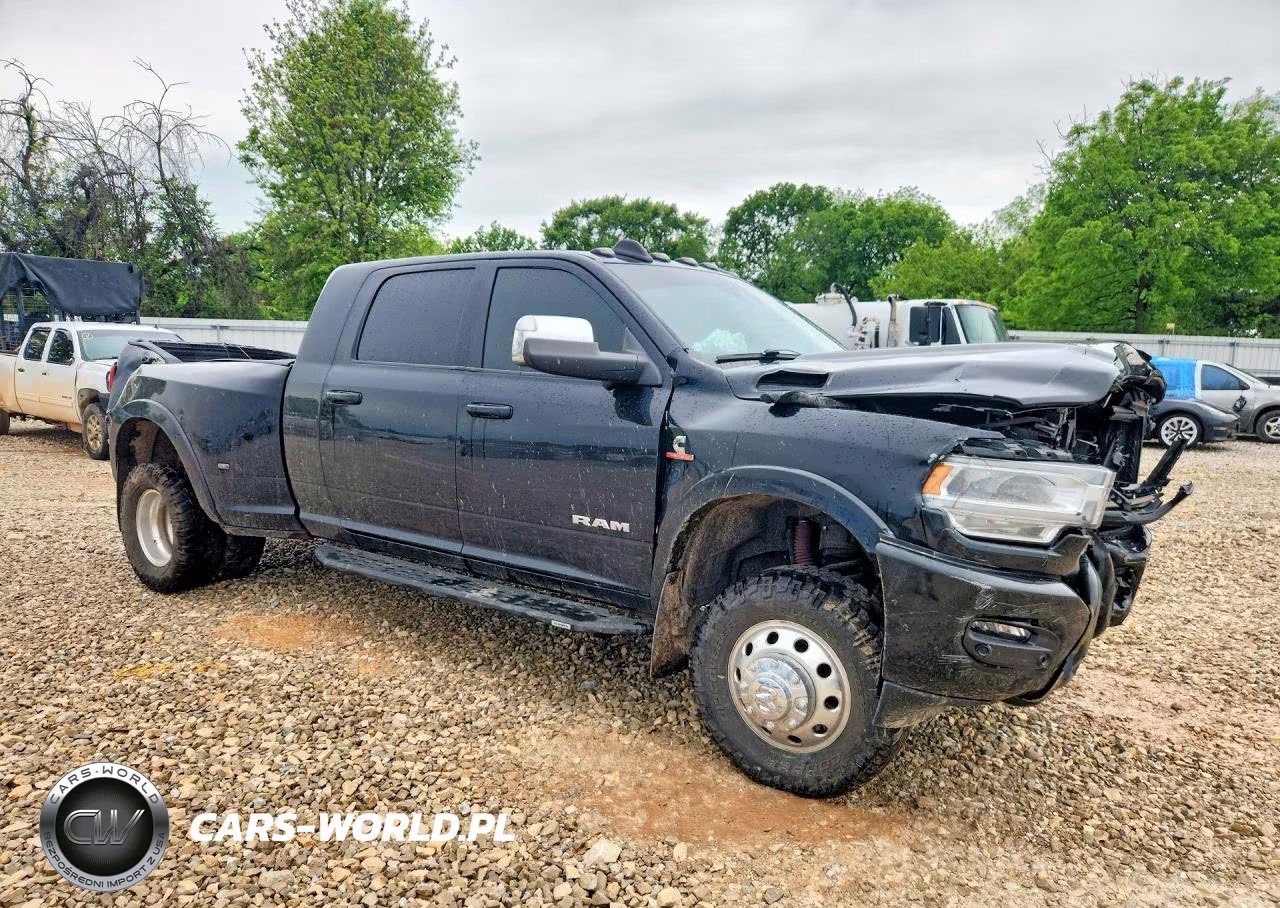 2019 Ram 3500 Laramie VIN:3C63RRML5KG665090 - 4