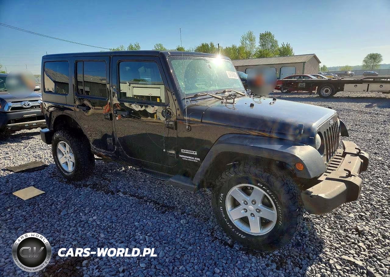 2015 Jeep Wrangler Unlimited Sport VIN:1C4BJWDG0FL508413 - 4