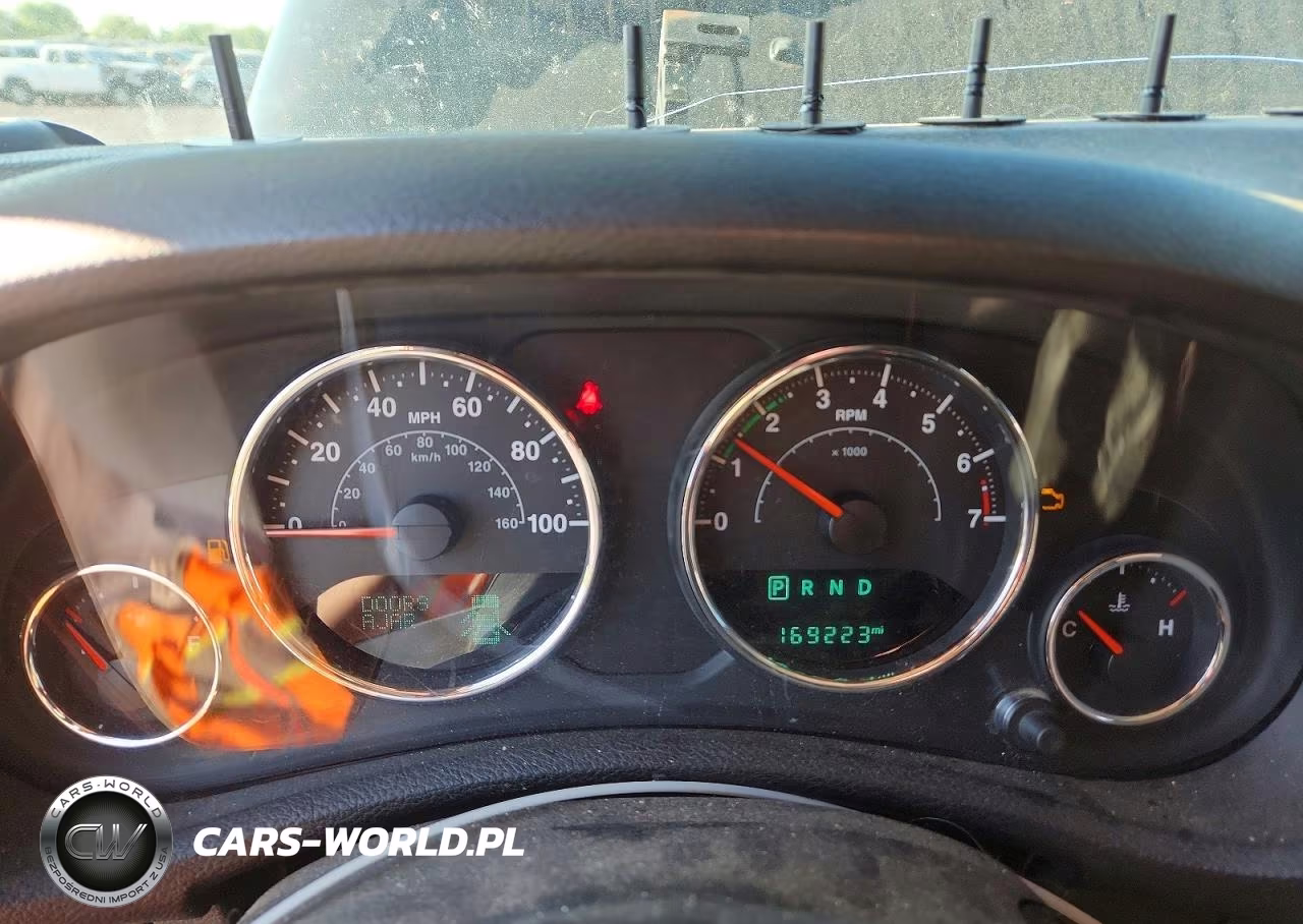 2015 Jeep Wrangler Unlimited Sport VIN:1C4BJWDG0FL508413 - 9