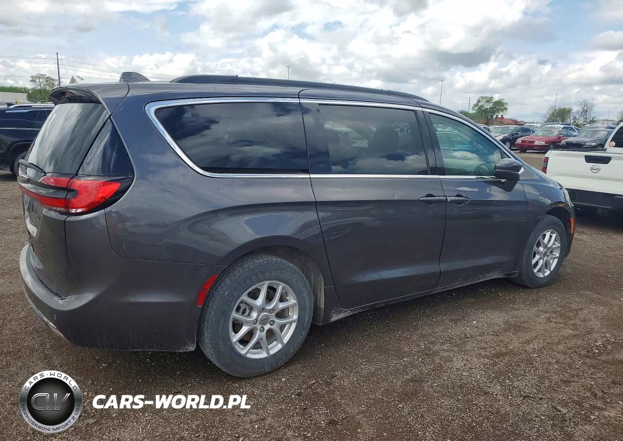 2022 Chrysler Pacifica Touring L VIN:2C4RC1BGXNR100151 - 3
