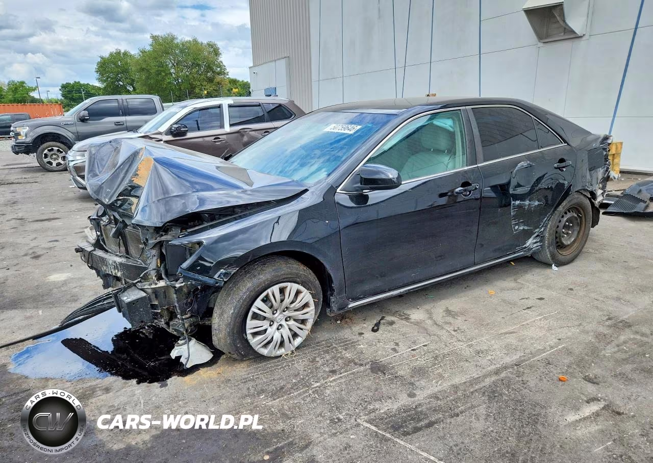 2014 Toyota Camry Le – zdjęcie 1 z 13