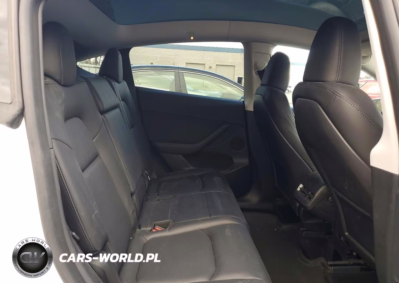 2024 Tesla Model Y VIN:7SAYGAEE0RF984681 - 10