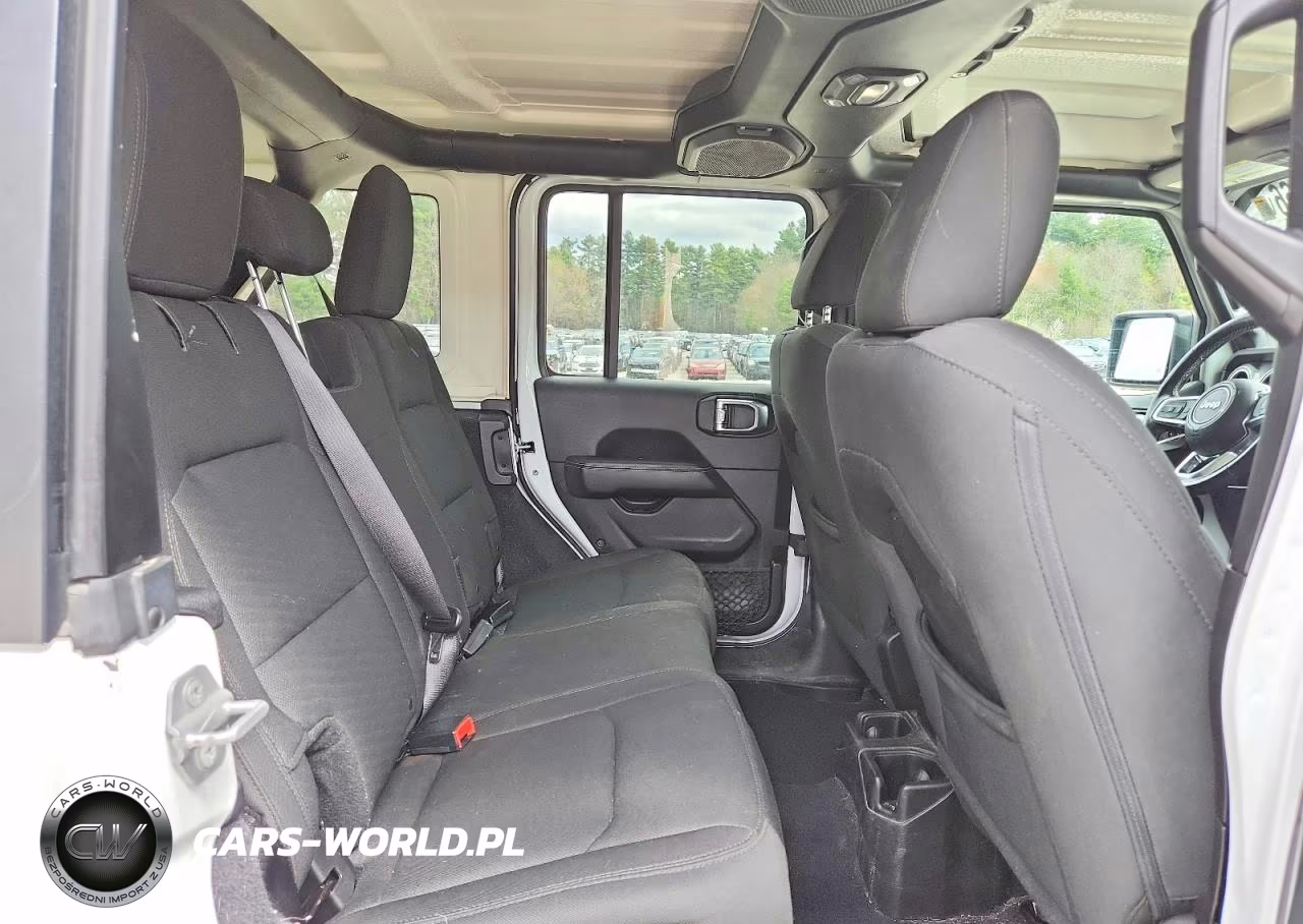 2018 Jeep Wrangler Unlimited Sahara VIN:1C4HJXEN4JW279349 - 11