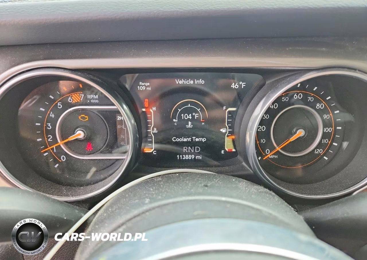 2018 Jeep Wrangler Unlimited Sahara VIN:1C4HJXEN4JW279349 - 9