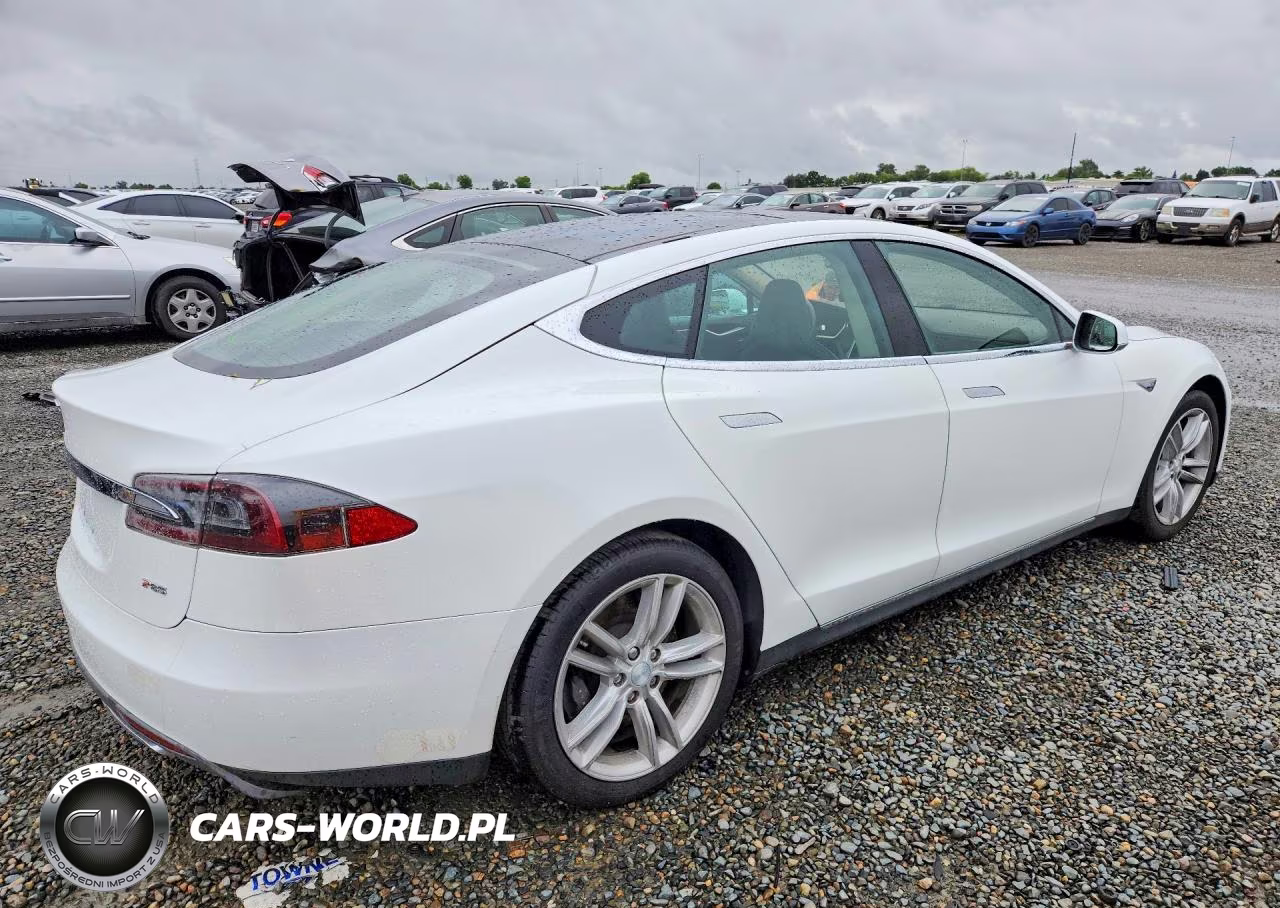 2013 Tesla Model S VIN:5YJSA1CP6DFP05722 - 3