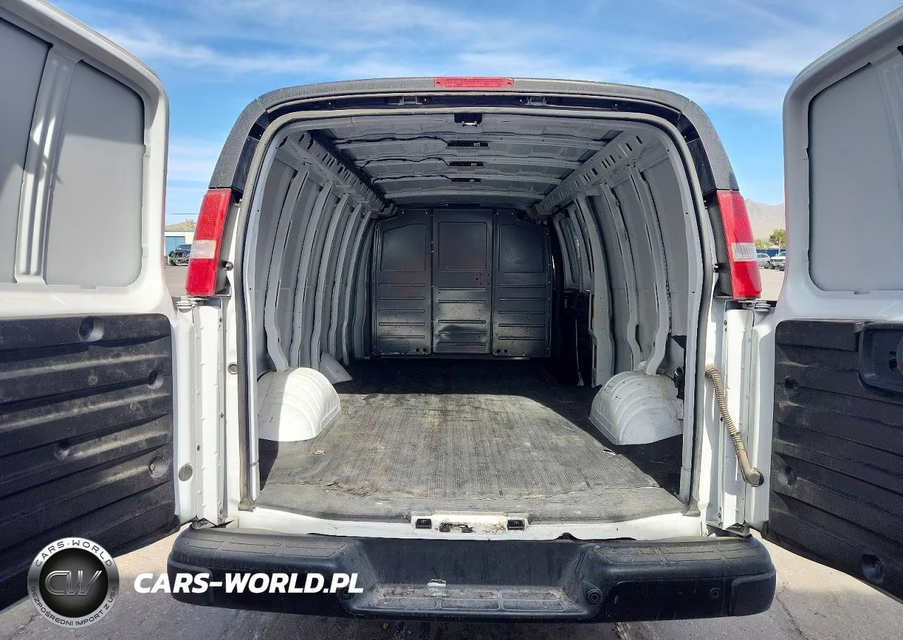 2024 Chevrolet Express 3500 Cargo Delivery Van VIN:1GCZGHFP0R1254188 - 10
