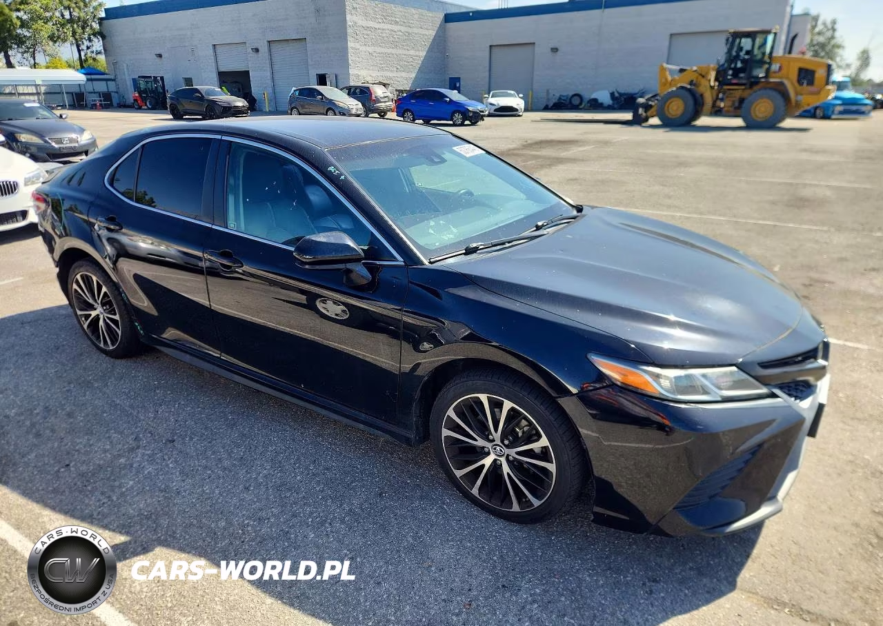 2018 Toyota Camry Se VIN:4T1B11HK5JU617014 - 4