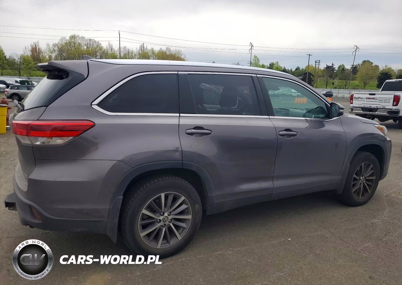 2019 Toyota Highlander Xle VIN:5TDJZRFHXKS953407 - 3