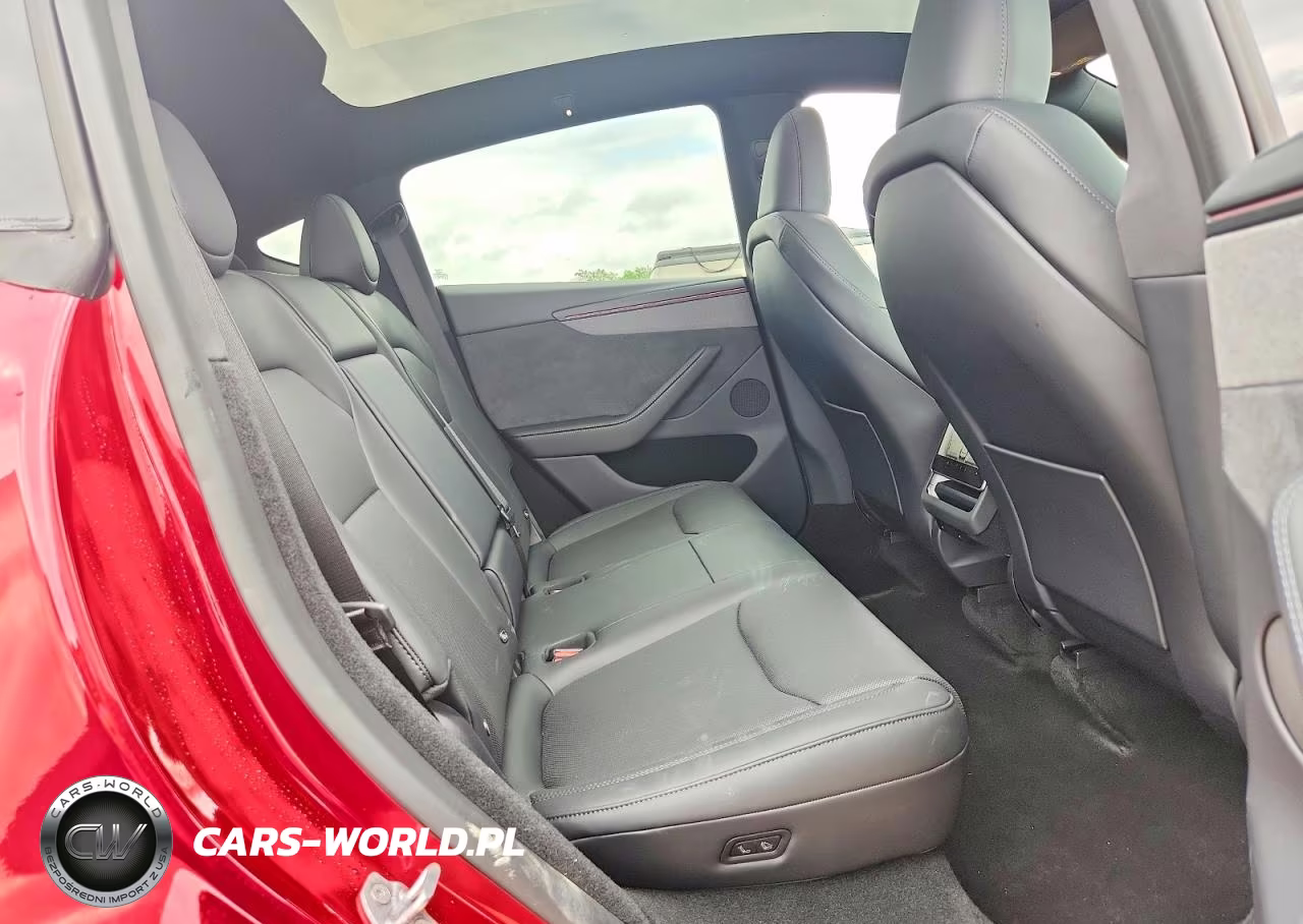 2026 Tesla Model Y VIN:7SAYGDEEXTA633721 - 11