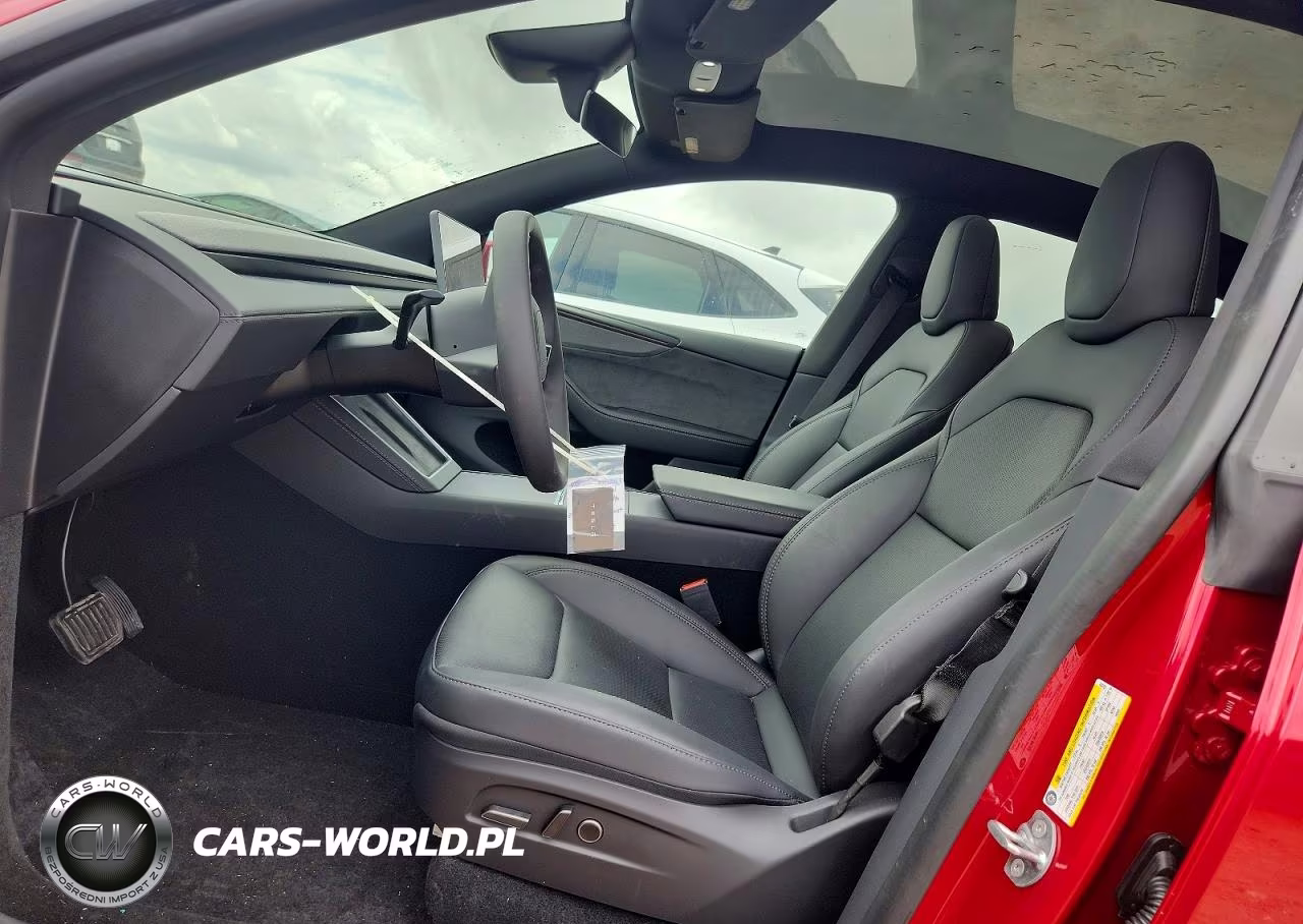 2026 Tesla Model Y VIN:7SAYGDEEXTA633721 - 7