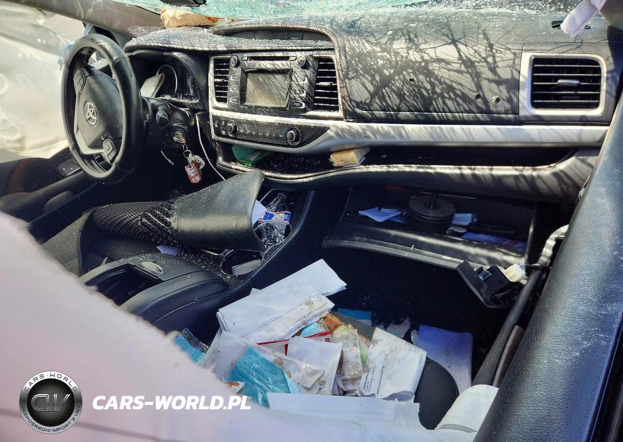 2019 Toyota Highlander Le VIN:5TDBZRFH9KS718226 - 8