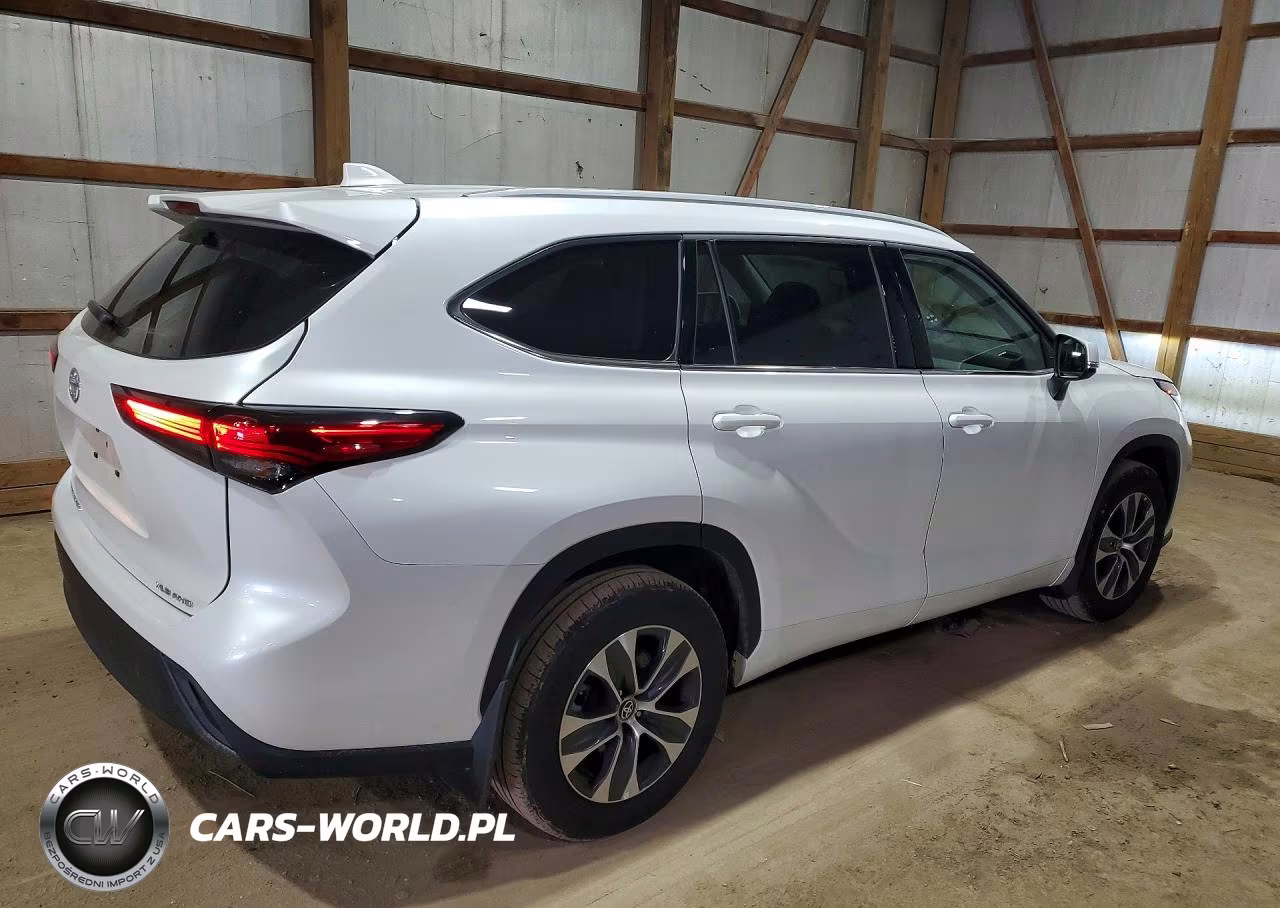 2022 Toyota Highlander Xle VIN:5TDGZRBHXNS591079 - 3