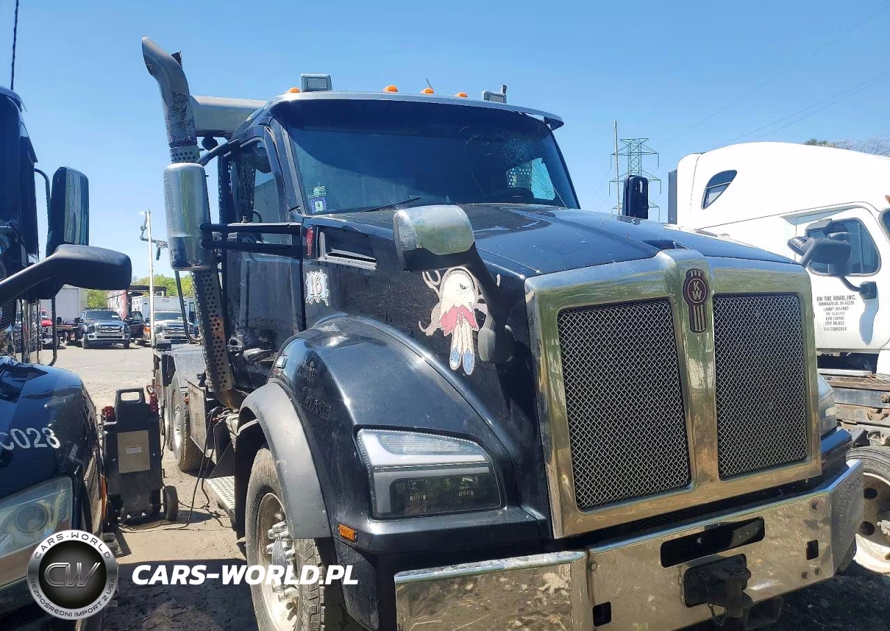2020 Kenworth T880 Roll-Off Container Truck