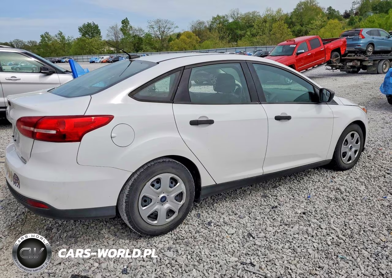 2015 Ford Focus S VIN:1FADP3E26FL292971 - 3