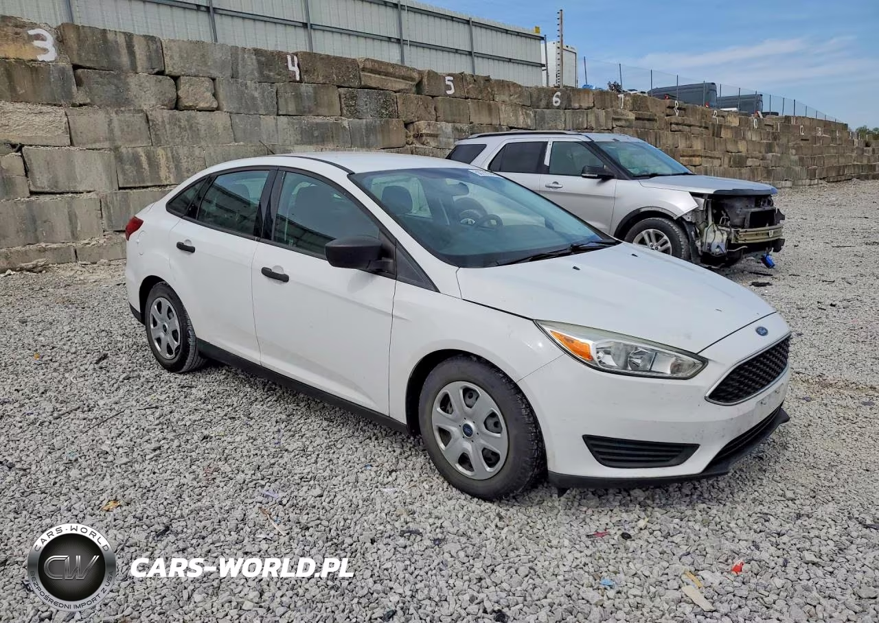 2015 Ford Focus S VIN:1FADP3E26FL292971 - 4