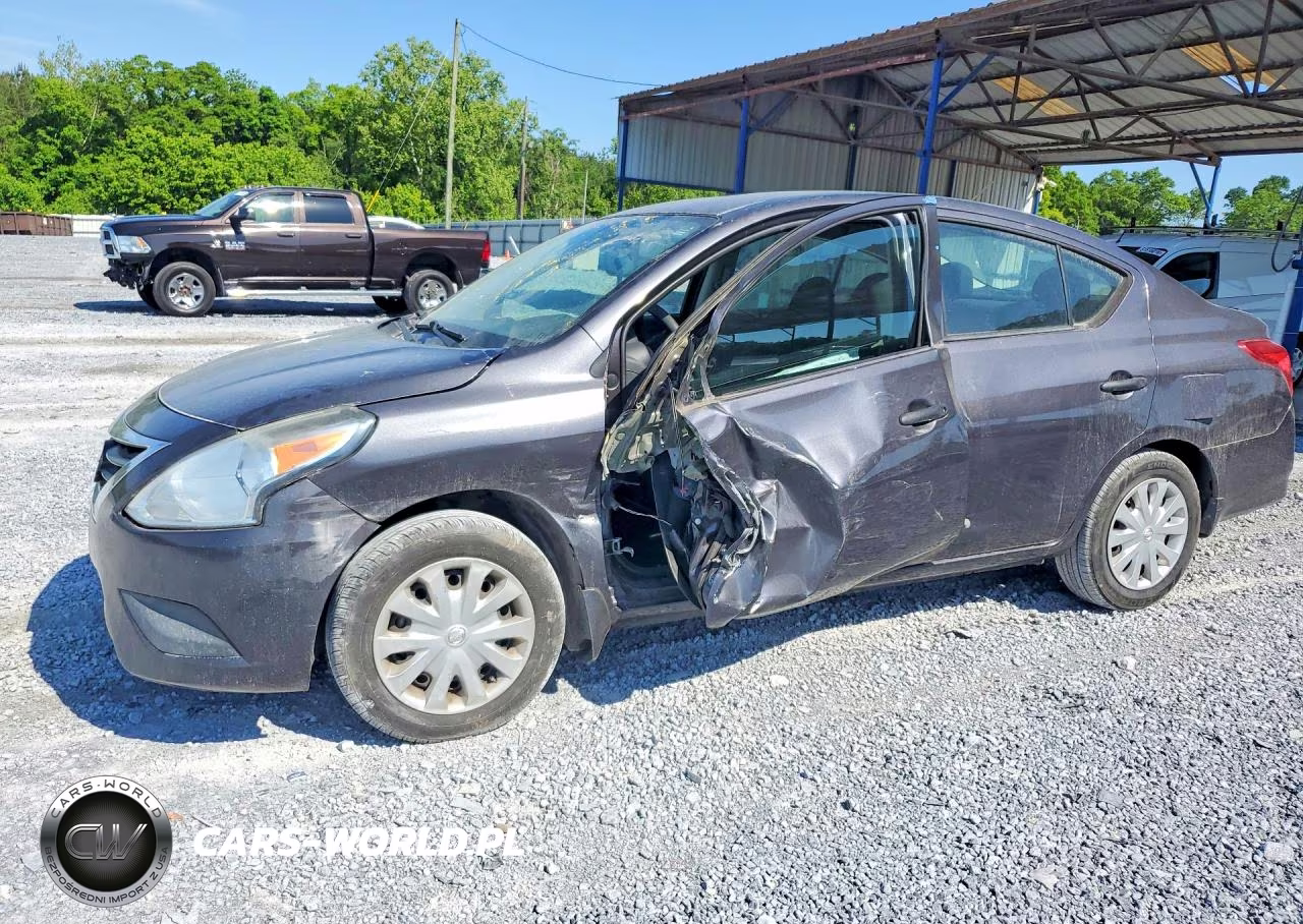 2015 Nissan Versa 1.6 S – zdjęcie 1 z 12