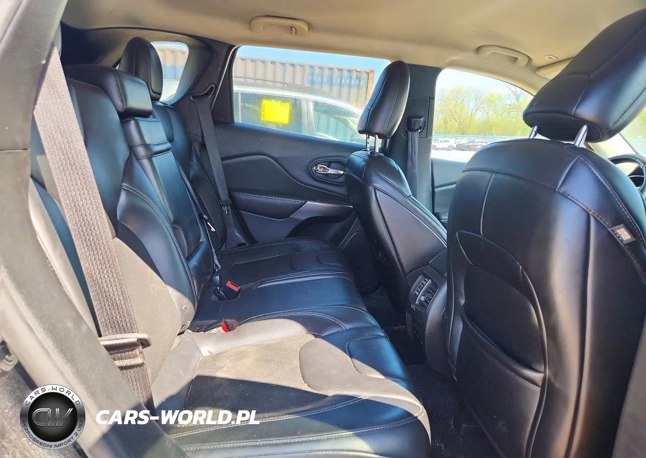 2019 Jeep Cherokee Latitude Plus VIN:1C4PJMLB8KD380250 - 11