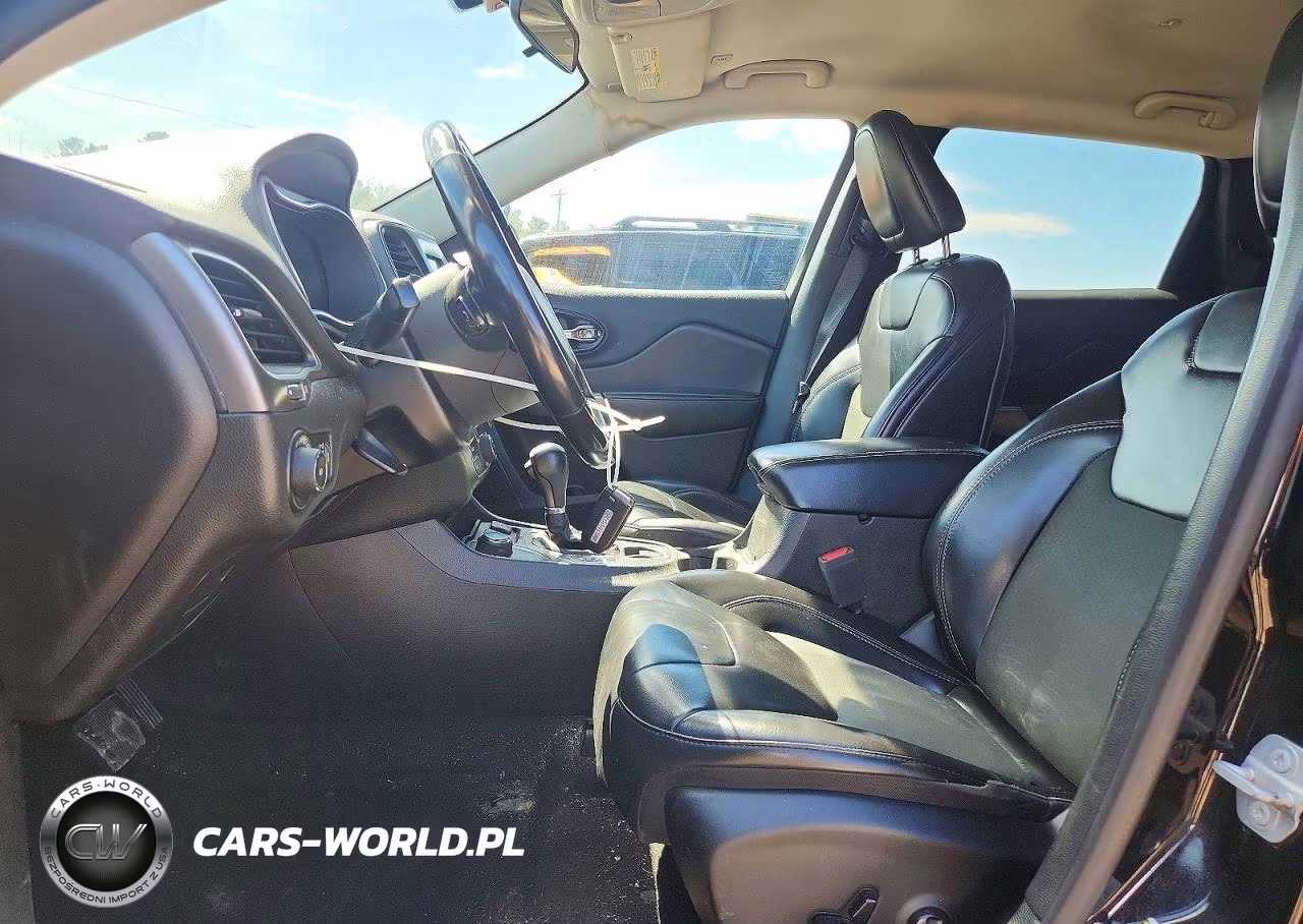 2019 Jeep Cherokee Latitude Plus VIN:1C4PJMLB8KD380250 - 7