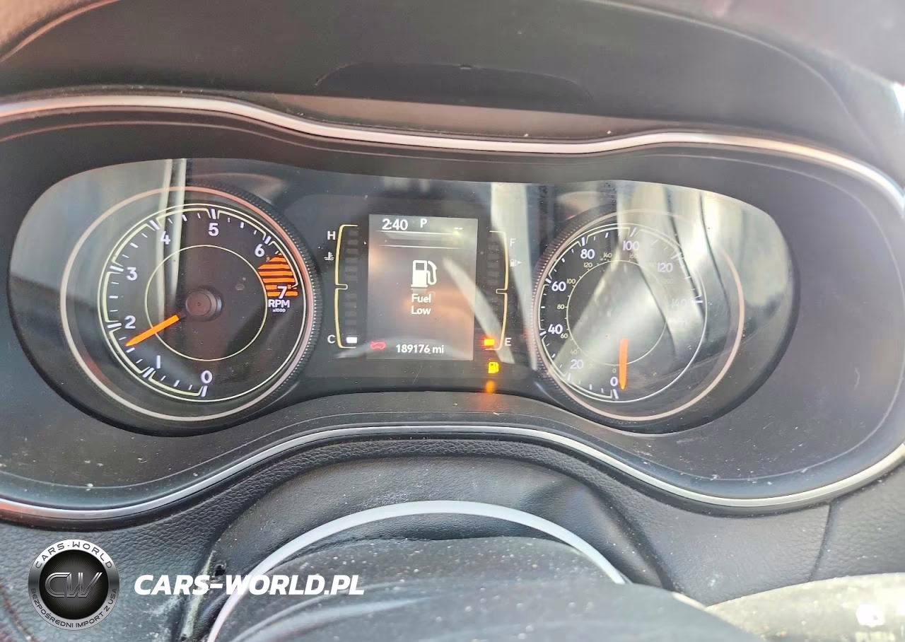2019 Jeep Cherokee Latitude Plus VIN:1C4PJMLB8KD380250 - 9