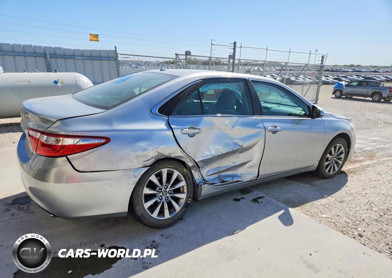 2016 Toyota Camry Xle VIN:4T1BF1FK6GU257829 - 3