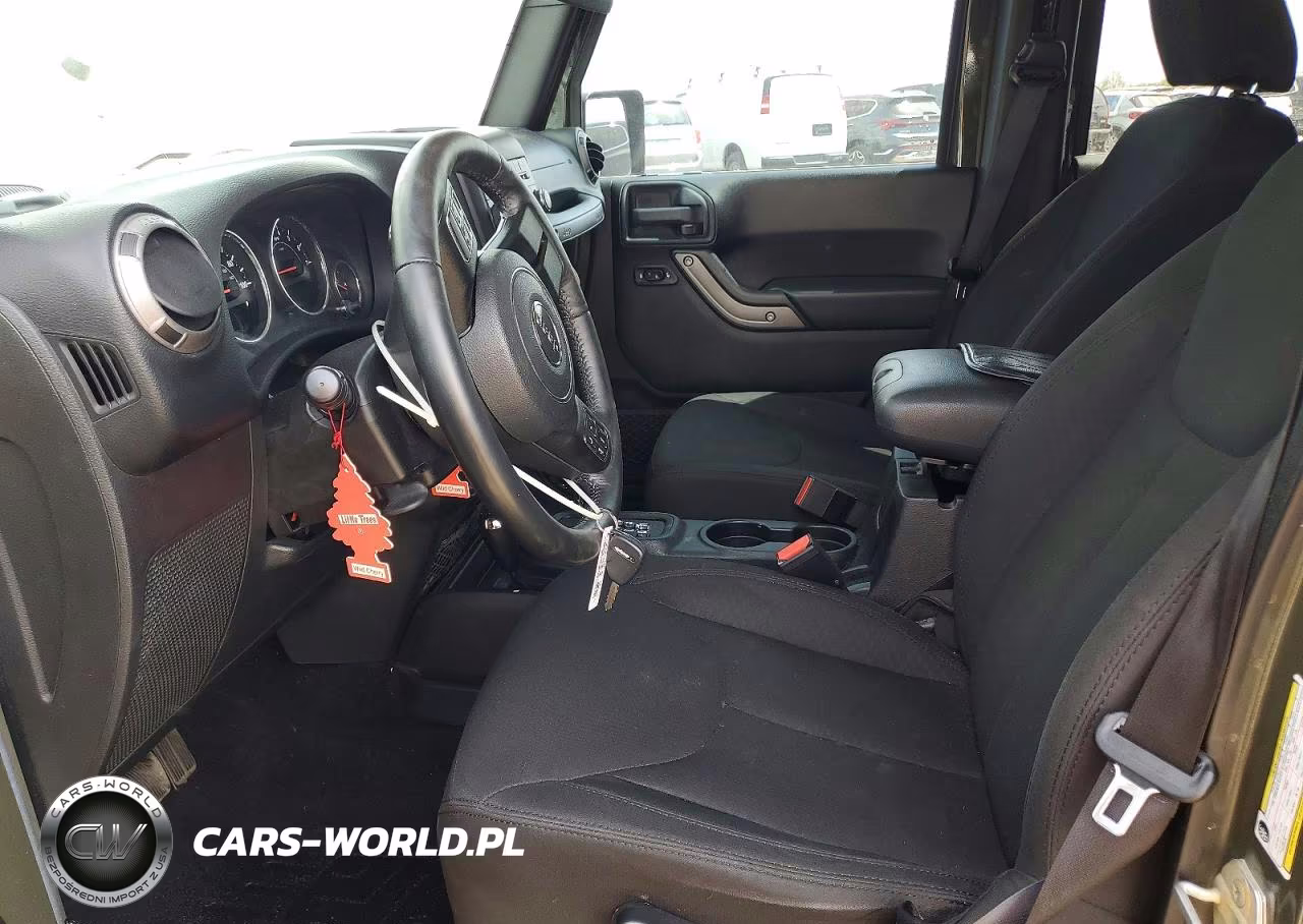 2016 Jeep Wrangler Unlimited Sport VIN:1C4BJWDG1GL130068 - 7
