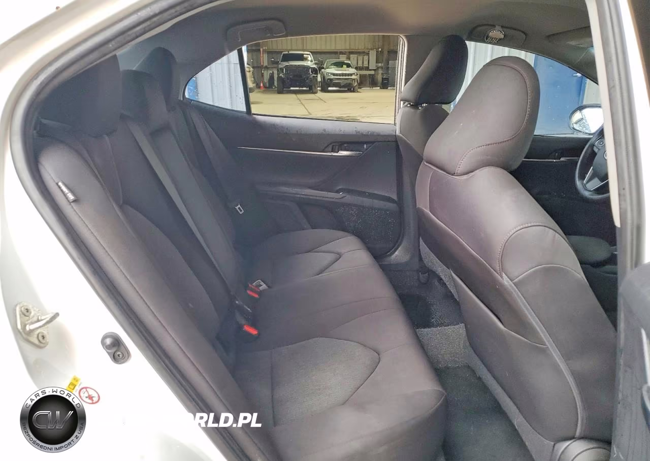 2018 Toyota Camry Le VIN:4T1B11HK1JU061459 - 10