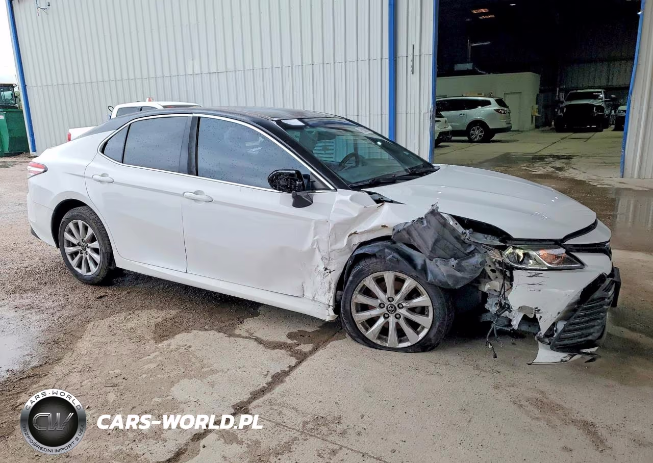 2018 Toyota Camry Le VIN:4T1B11HK1JU061459 - 4