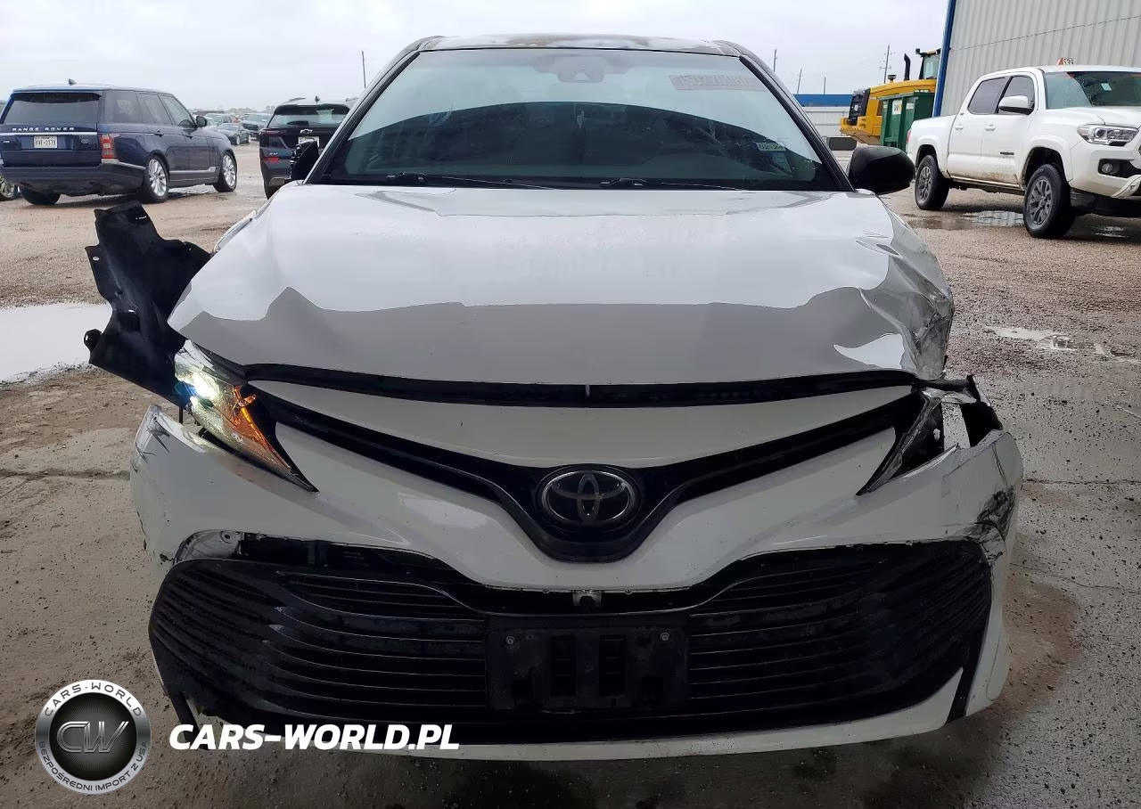 2018 Toyota Camry Le VIN:4T1B11HK1JU061459 - 5