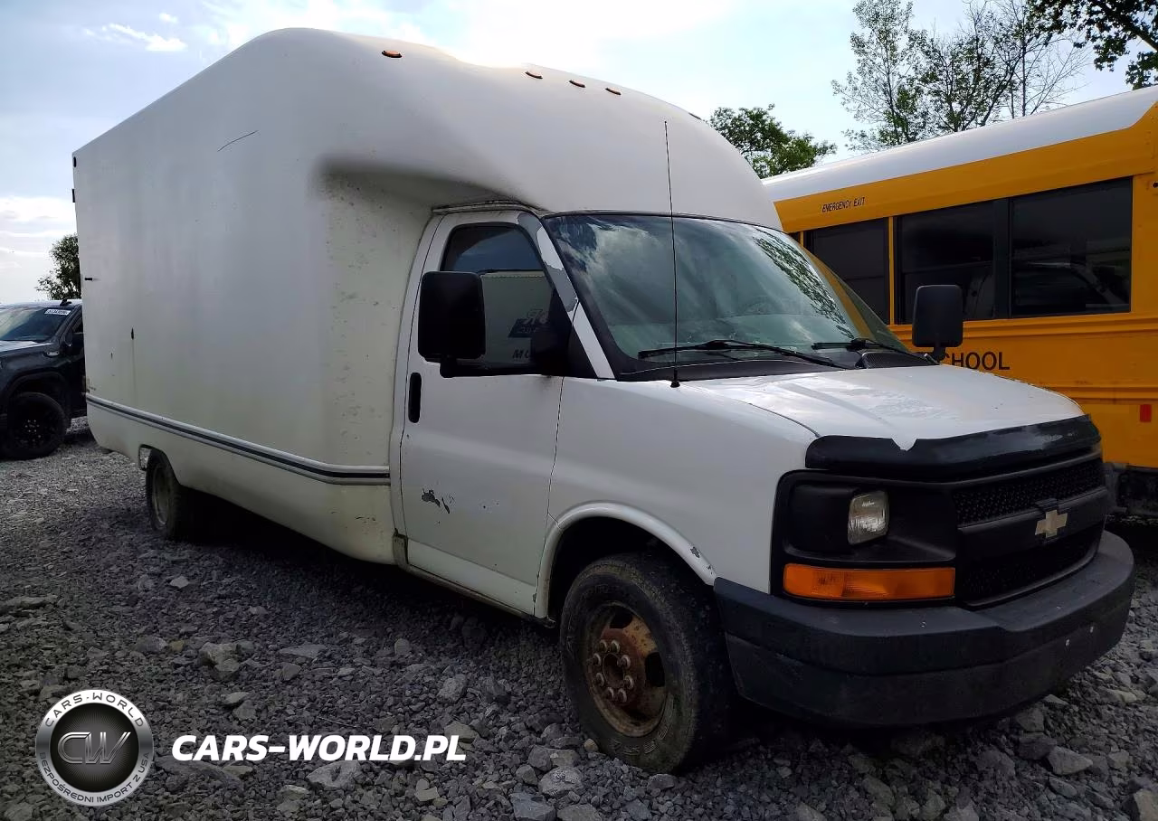 2007 Chevrolet Express G3500 Delivery Truck VIN:1GBJG31U071170256 - 4