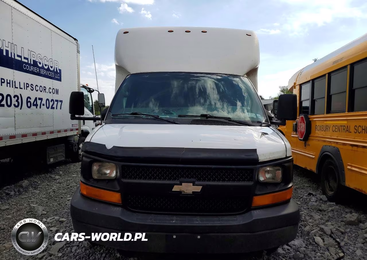 2007 Chevrolet Express G3500 Delivery Truck VIN:1GBJG31U071170256 - 5