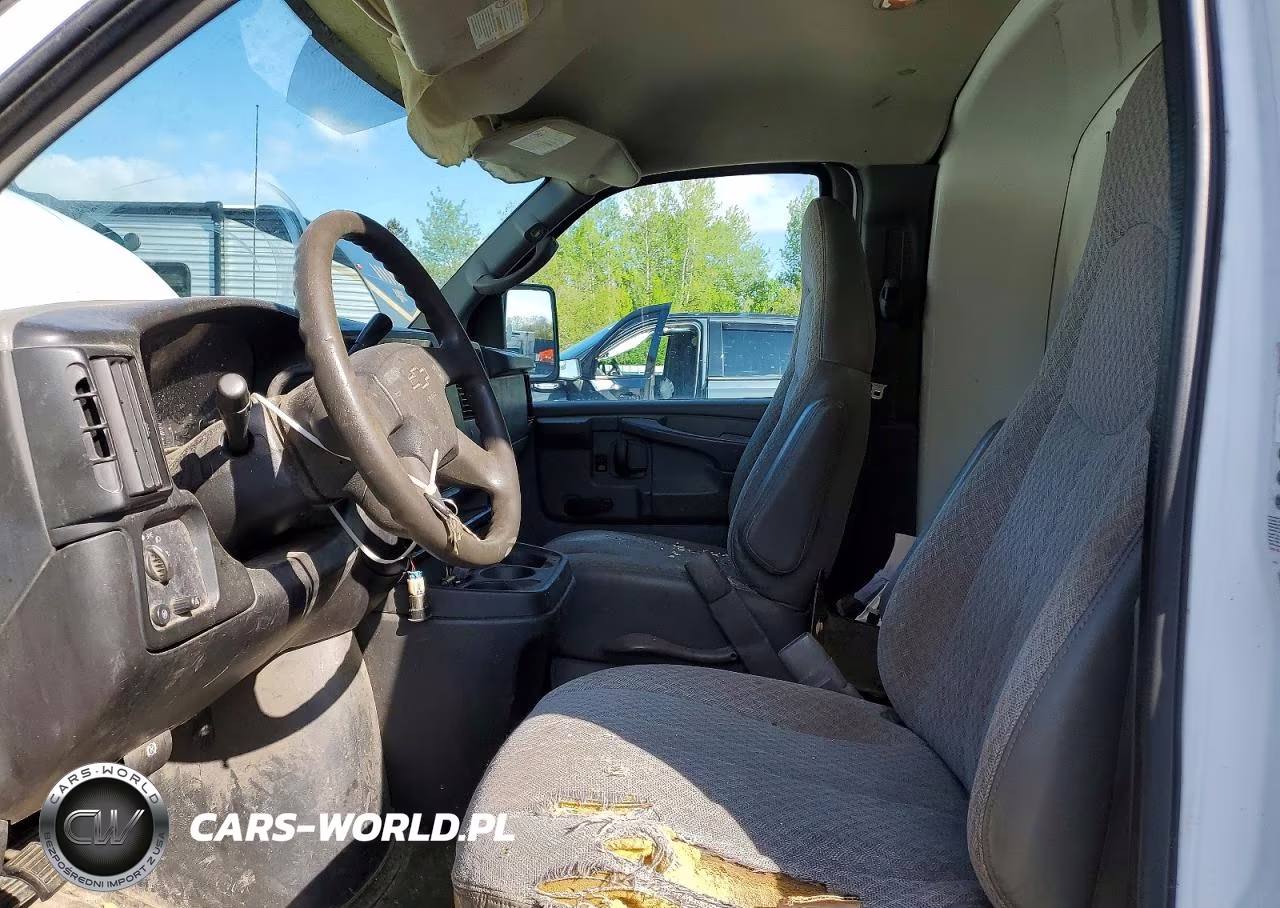 2007 Chevrolet Express G3500 Delivery Truck VIN:1GBJG31U071170256 - 7