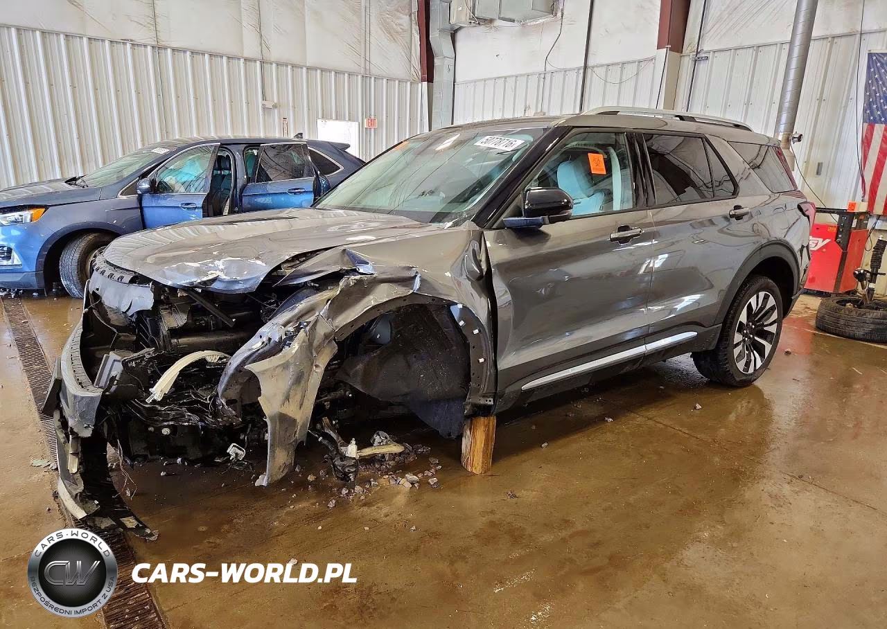 2025 Ford Explorer Platinum
